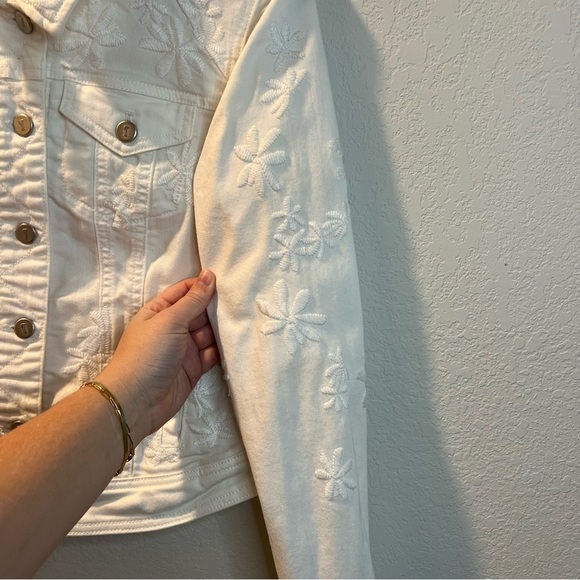 Women’s Pilcro & the letterpress white denim floral embroidered cropped jacket - Picture 5 of 7